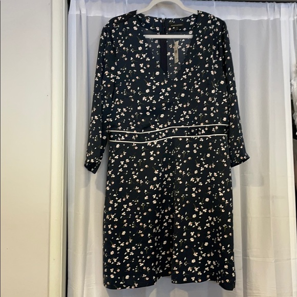Banana Republic Dresses & Skirts - Banana Republic navy floral dress NWT 16